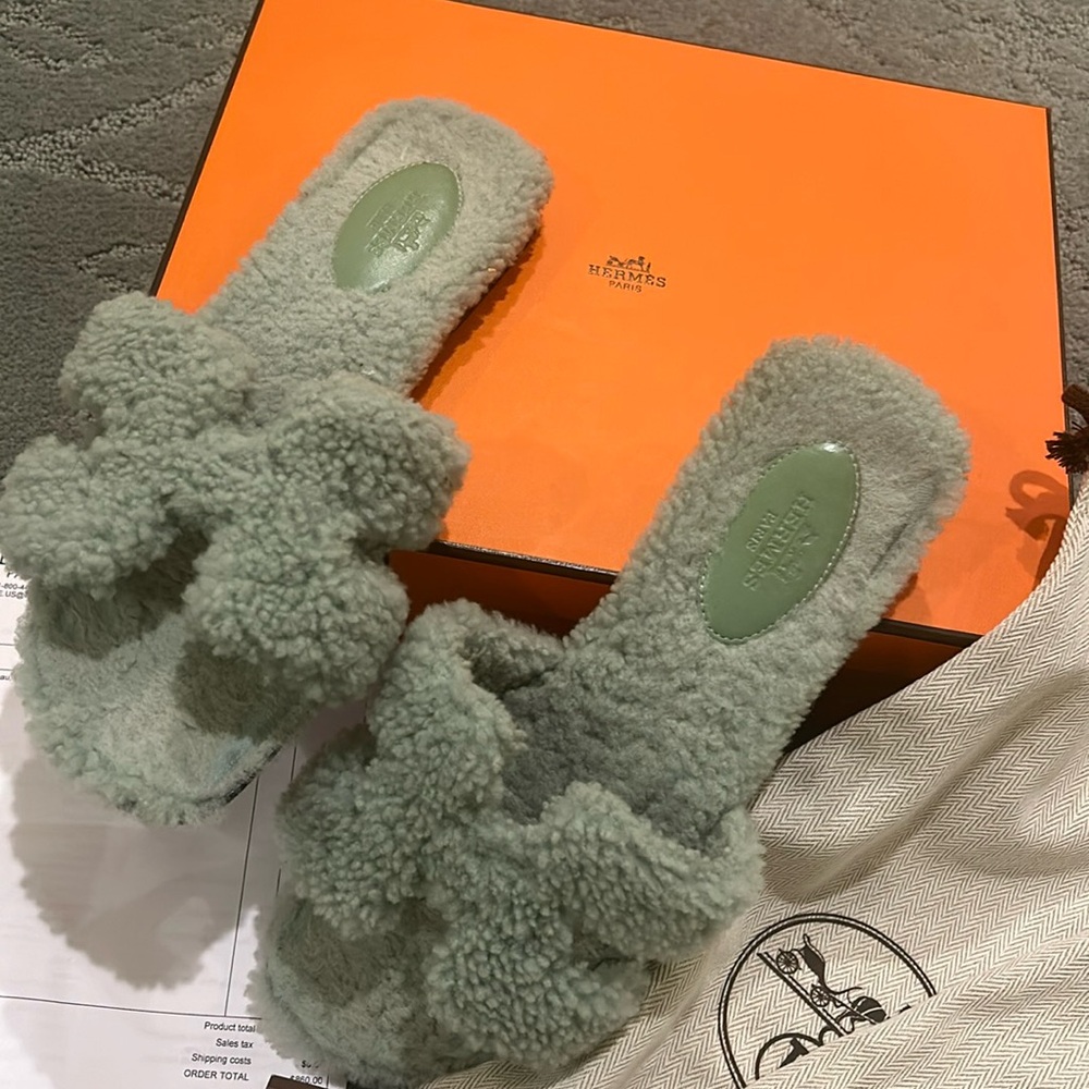 Hermes Oran sandal vert d’eau size 7 with box and receipt and perfume sample